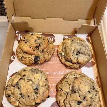 Choc Cookies - Four Cookies and Crème, my favorite! - Desserts Near Me - Fremont, California Choc Cookies - Four Cookies and Crème, my favorite! - Desserts Near Me - Fremont, California