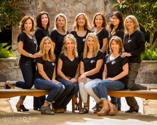 Portraits & Headshots - Showing your best and making it last

Time for the End-of-the-Year card? A special family gathering? Simply a wonderful moment in your life? Get your loved ones together and create a lasting memento. Be it for social media or for wall art that finishes your home, we will make the image you will fall in love with.

How it works...
Your photographer meets you for your session (approx. 1 hr) at an agreed location. Within a week, you will receive a link to your private gallery, where you make your selections. Your photographer confirms your preferences with you (e.g., optional retouching and/or body morphing) before making the final adjustments, after which your images arrive via email.