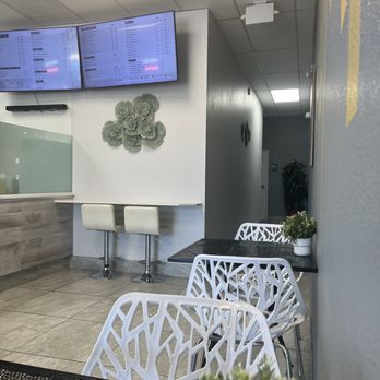 Moge Tee - inside - Bubble Tea Near Me - San Diego, California