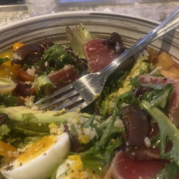 Moxies - veggie with tuna bowl - New American Near Me - Fort Lauderdale, Florida