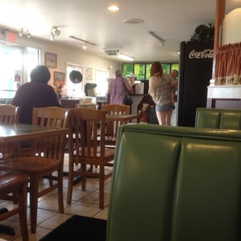 Bentley's Roast Beef - Inside the place - it's super casual.  They have outside seating, too. - Sandwiches Near Me - Amherst, New Hampshire