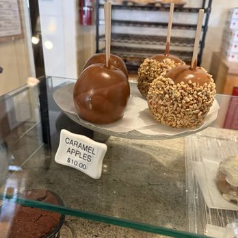 Mom's Pie House - Bakeries Near Me - Julian, California