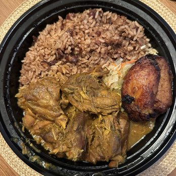 Island Spice Grille & Lounge - Bone-in Curry Chicken - Caribbean Near Me - Edgewood, Maryland Island Spice Grille & Lounge - Bone-in Curry Chicken - Caribbean Near Me - Edgewood, Maryland