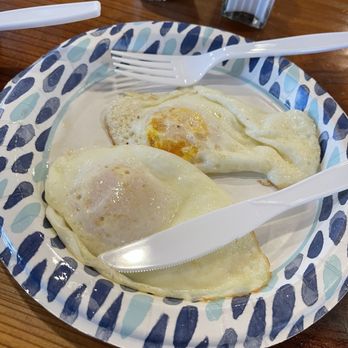 Howling Dog Cafe - eggs over medium done right - Cafes Near Me - Lakeport, California