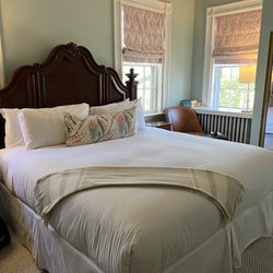 Sherburne Inn - King bedroom