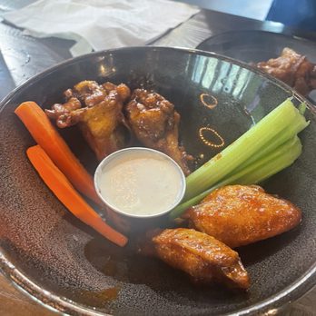 Balanced Rock Brewing - Wings appetizer- BBQ - Breweries Near Me - The Colony, Texas