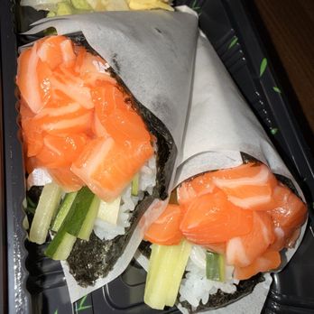 Tsuri - Salmon Handroll - Sushi Bars Near Me - Los Angeles, California