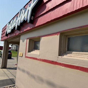 Pizza Hut - Exterior of building. - Pizza Near Me - Marshalltown, Iowa