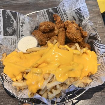 BurBowl - Chicken wings and cheese fries - Burgers Near Me - Miami, Florida