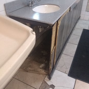 Greyhound Bus Lines - Nasty bathroom in Atlanta Georgia - Buses Near Me - Norcross, Georgia