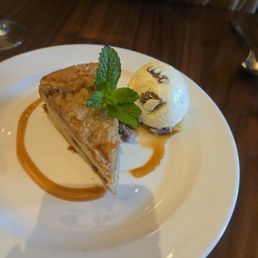 Apple crumble cake