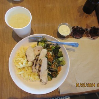 Flower Child - Grilled chicken + GF Mac and cheese + roasted broccoli - Salad Near Me - Tucson, Arizona