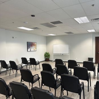 Massachusetts Center for Addiction - Group therapy room for Massachusetts Center for Addiction - Rehabilitation Center Near Me - Quincy, Massachusetts Massachusetts Center for Addiction - Group therapy room for Massachusetts Center for Addiction - Rehabilitation Center Near Me - Quincy, Massachusetts