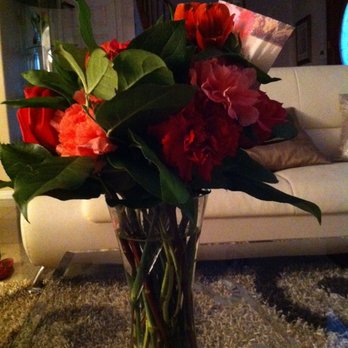 Golden Rose Florist - A very sad looking bouquet - Florists Near Me - Rosemead, California Golden Rose Florist - A very sad looking bouquet - Florists Near Me - Rosemead, California