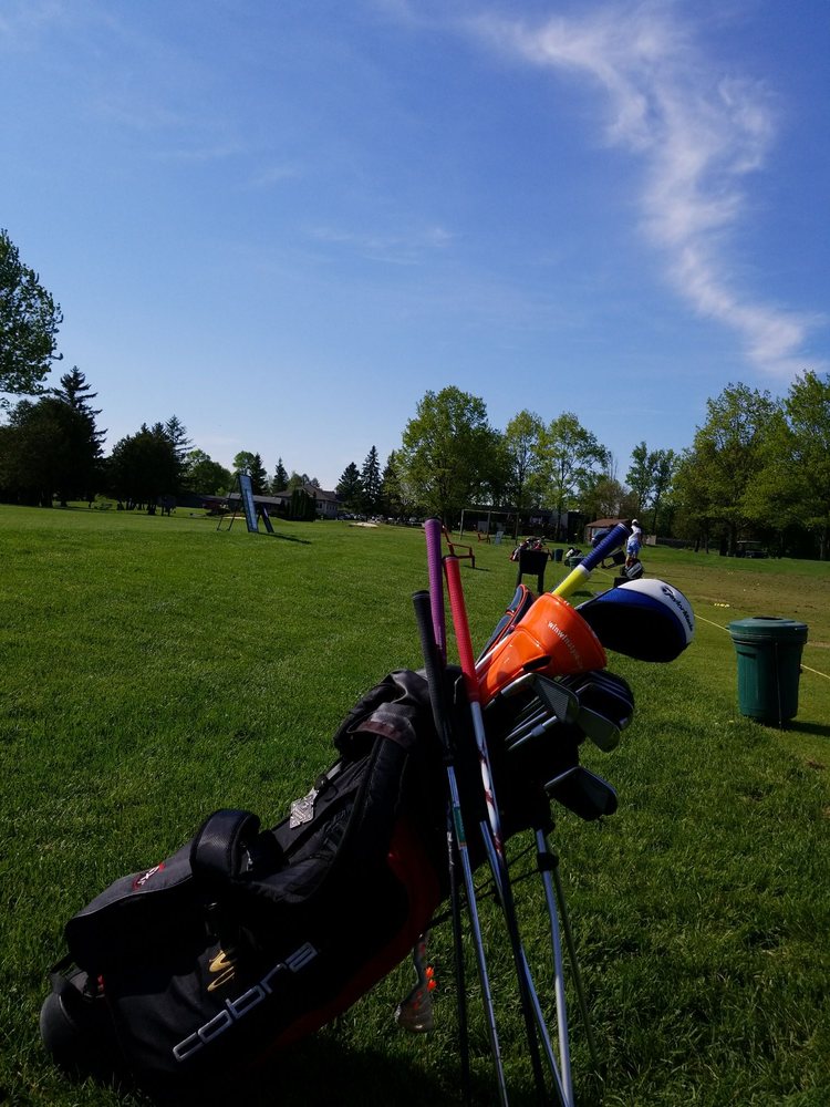 Meadowbrook Golf Club Logo