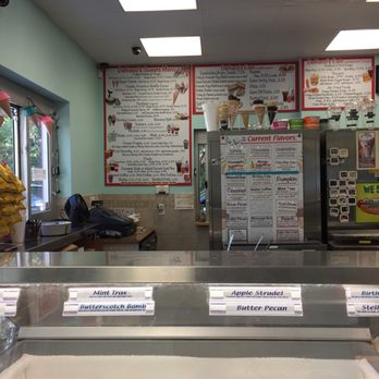 DeNucci's - Inside counter - Ice Cream & Frozen Yogurt Near Me - Fernandina Beach, Florida
