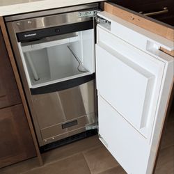 Appliance Rescue Team - Scotsman Ice Maker - Deep Cleaning & Maintenance  This Scotsman undercounter ice maker needed a serious deep cleaning! The condenser was hea