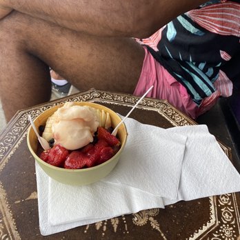 Mirage Art & Coffee - Açaí bowl - Cafes Near Me - Honolulu, Hawaii