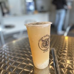 Tiger Tea & Juice - Grapefruit Green Tea add Lychee Jelly