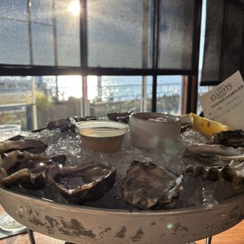 Elliott's Oyster House - HH oysters on a sunny day - Seafood Near Me - Seattle, Washington