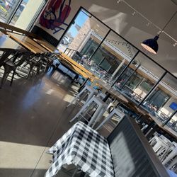 MOD Pizza - Indoor dining
