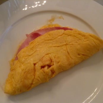 The London EDITION - Cheese and ham omelette - i would have added herbs and a bit of garnish. - Hotels Near Me - London, XGL