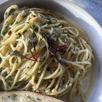 Glasshouzz - Spaghetti aglio olio hit the spot - Pizza Near Me - Livermore, California Glasshouzz - Spaghetti aglio olio hit the spot - Pizza Near Me - Livermore, California