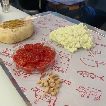 Sala de Despiece - Burrata ready to savor - Gastropubs Near Me - Madrid, M