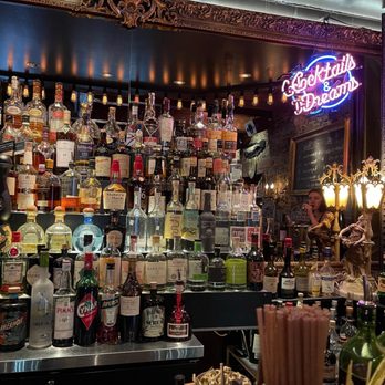 Barroco - Barroco Montreal: bar area - Spanish Near Me - Montreal, Quebec Barroco - Barroco Montreal: bar area - Spanish Near Me - Montreal, Quebec