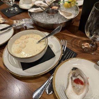 Wemmys Kitchen & Lounge - Clam chowda and oysters - Seafood Near Me - Marlborough, Massachusetts