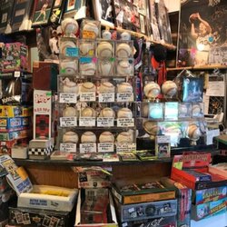 Colt's Sports Collectibles - Autographed baseballs and card packs
