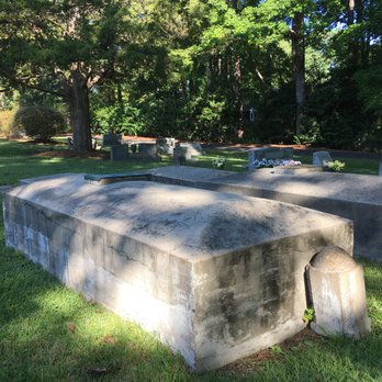 Cary's Hillcrest Cemetery - Funeral Services & Cemeteries Near Me - Cary, North Carolina Cary's Hillcrest Cemetery - Funeral Services & Cemeteries Near Me - Cary, North Carolina