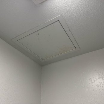 Rodeway Inn - Ceiling smoke nicotine in non smoking room - Hotels Near Me - Goddard, Kansas Rodeway Inn - Ceiling smoke nicotine in non smoking room - Hotels Near Me - Goddard, Kansas