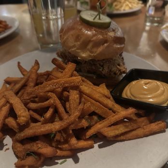 Oliver’s - Shoreview - Fried Chicken Sandwich - Bars Near Me - Shoreview, Minnesota