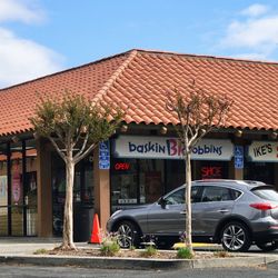 Baskin Robbins - Storefront