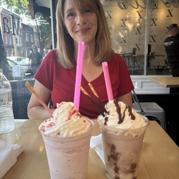 Maxwell's Burgers & Shakes - Strawberry Shake Chocolate Shake - New American Near Me - Frederick, Maryland