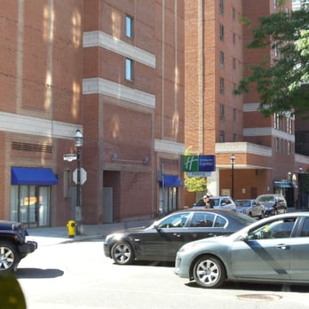 Holiday Inn Express Toronto Downtown - Hotels Near Me - Toronto, Ontario