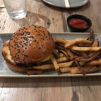 Moku Kitchen - Keiki cheeseburger!! - Cocktail Bars Near Me - Honolulu, Hawaii Moku Kitchen - Keiki cheeseburger!! - Cocktail Bars Near Me - Honolulu, Hawaii