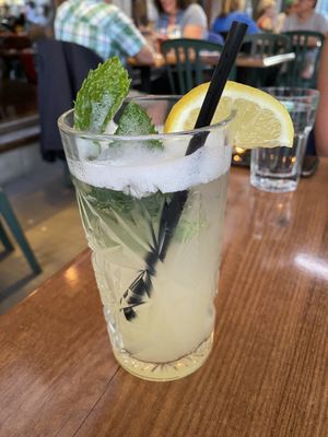 Pub John Michaels by null