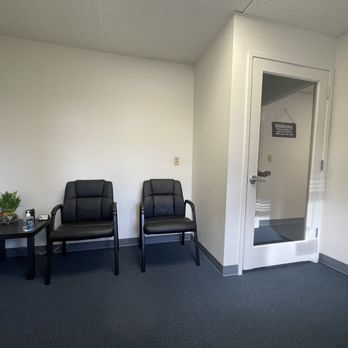 Sycamore Chiropractic - Waiting area - Chiropractors Near Me - Pinole, California Sycamore Chiropractic - Waiting area - Chiropractors Near Me - Pinole, California