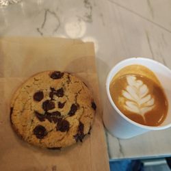 Covert Coffee - Vegan chocolate cookie and a cortardo with oatmilk