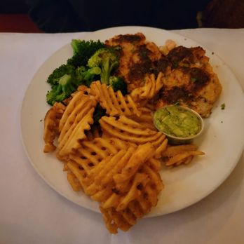 Union Grill - Shrimp, crab and salmon cakes with waffle fries and broccoli - American Near Me - Pittsburgh, Pennsylvania Union Grill - Shrimp, crab and salmon cakes with waffle fries and broccoli - American Near Me - Pittsburgh, Pennsylvania