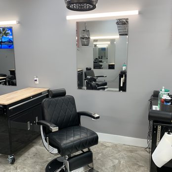 De Leon Barbershop - Barbers Near Me - Miramar, Florida