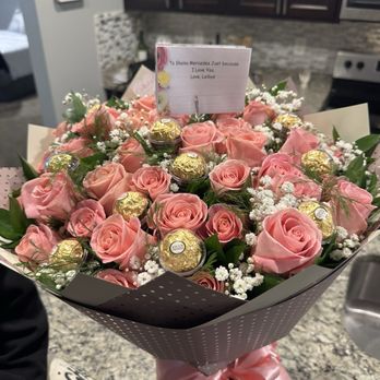 Cristal Flowers - The roses were absolutely stunning, and the Ferrero Rocher chocolates tucked inside the arrangement - Florists Near Me - Tampa, Florida