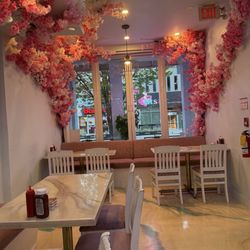 Wake’a Boo Breakfast Bar - Decor