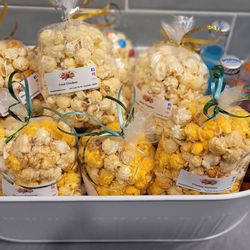 It's Poppin Gourmet Kettle Korn - 6 different flavors of popcorn!