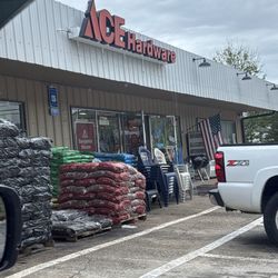 Rogers Ace Hardware - Front of Roger's ace hardware