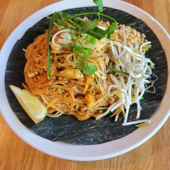 Buddha Barn - Pad thai with chicken - Thai Near Me - Cincinnati, Ohio
