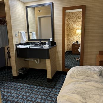 Fairfield Inn Ann Arbor - Sink at the edge of the bed - Hotels Near Me - Ann Arbor, Michigan