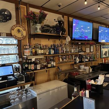 Beach Pub - Inside - American Near Me - Virginia Beach, Virginia
